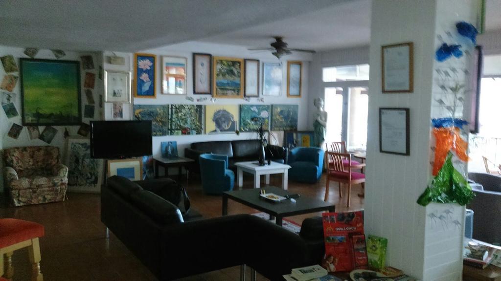 Hostal Flamenco Can Picafort  Exterior photo